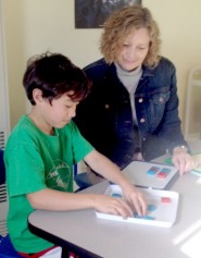 Lise Narath teaching a child to read